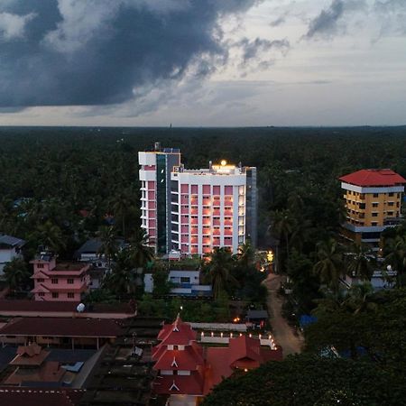 The Habitat Suites Guruvāyūr Exteriör bild