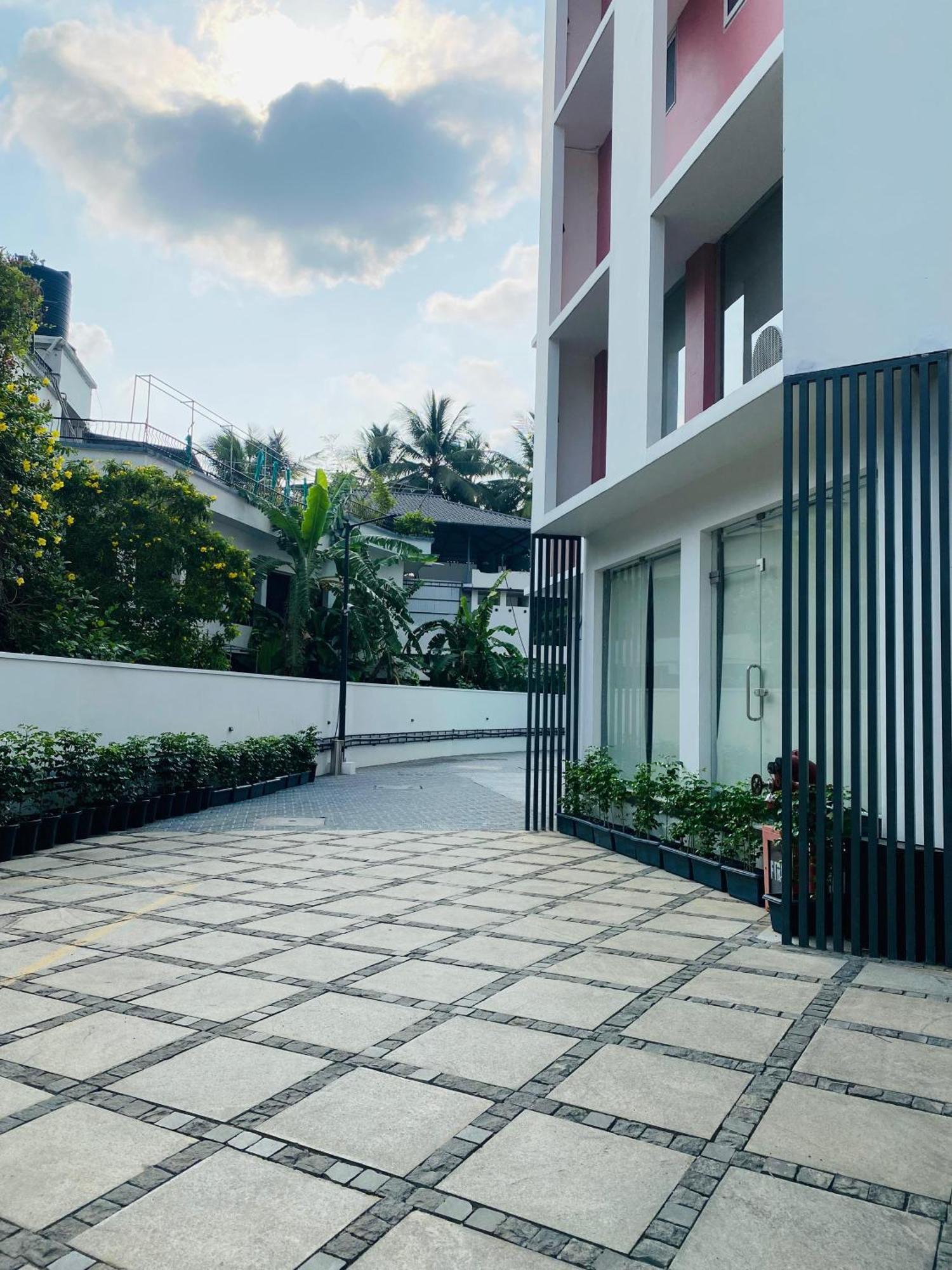 The Habitat Suites Guruvāyūr Exteriör bild