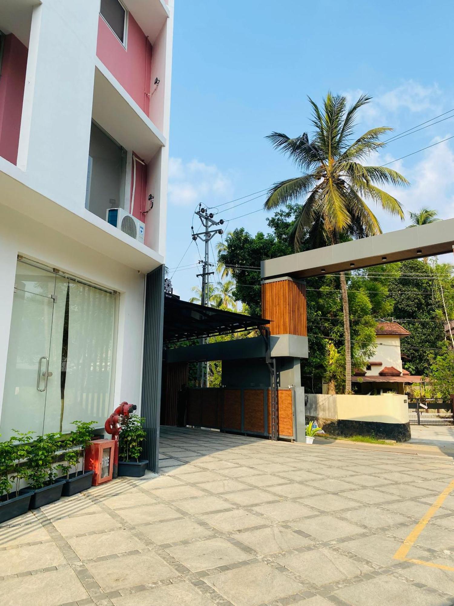 The Habitat Suites Guruvāyūr Exteriör bild
