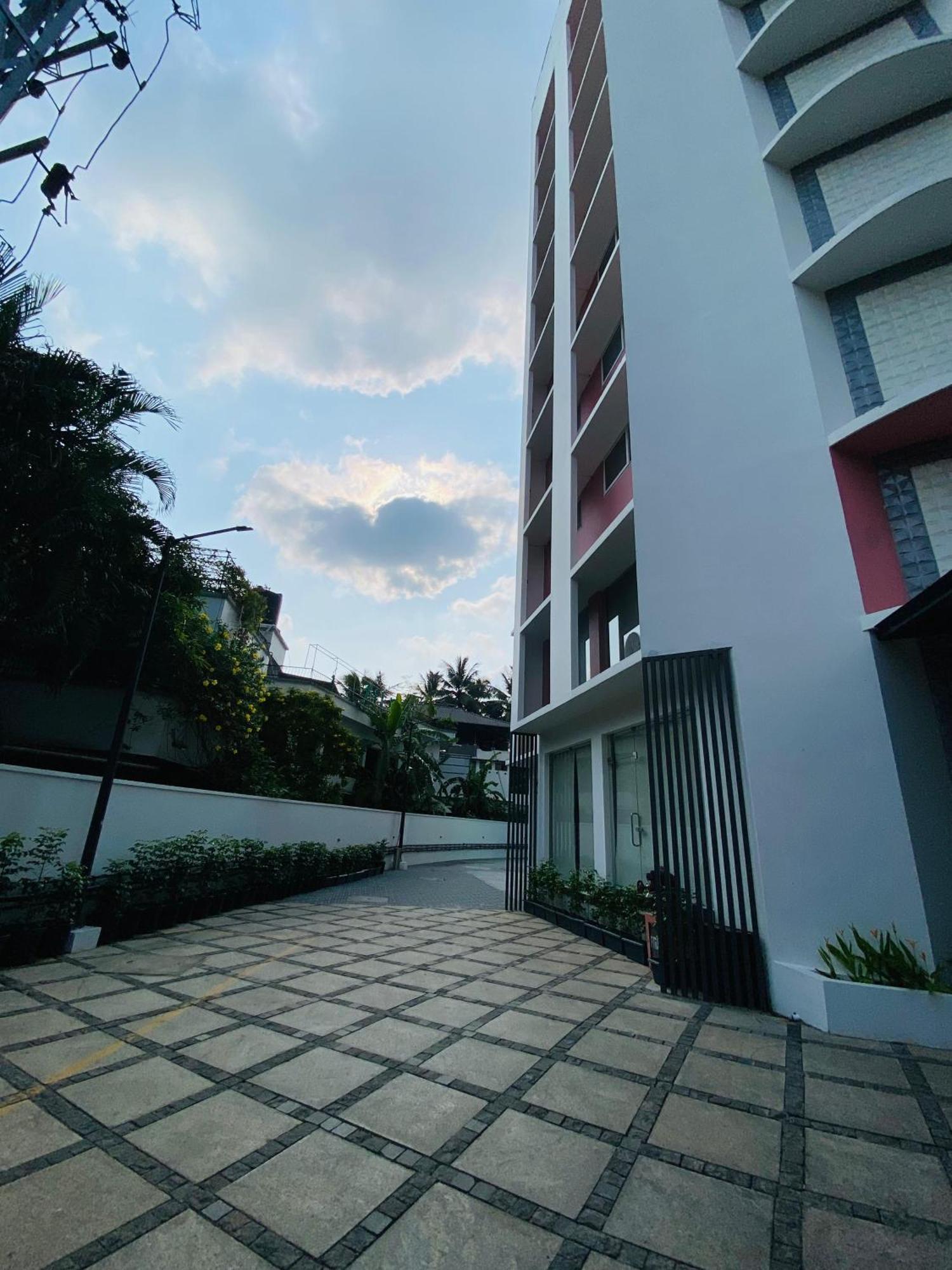 The Habitat Suites Guruvāyūr Exteriör bild