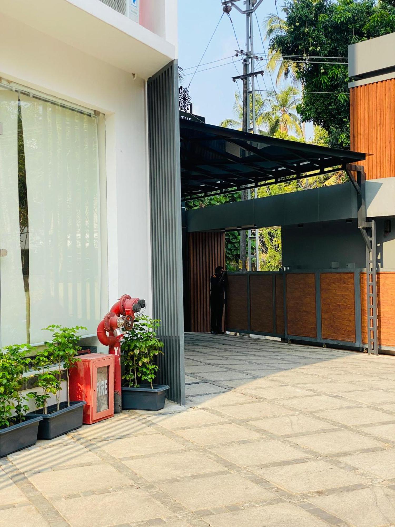 The Habitat Suites Guruvāyūr Exteriör bild