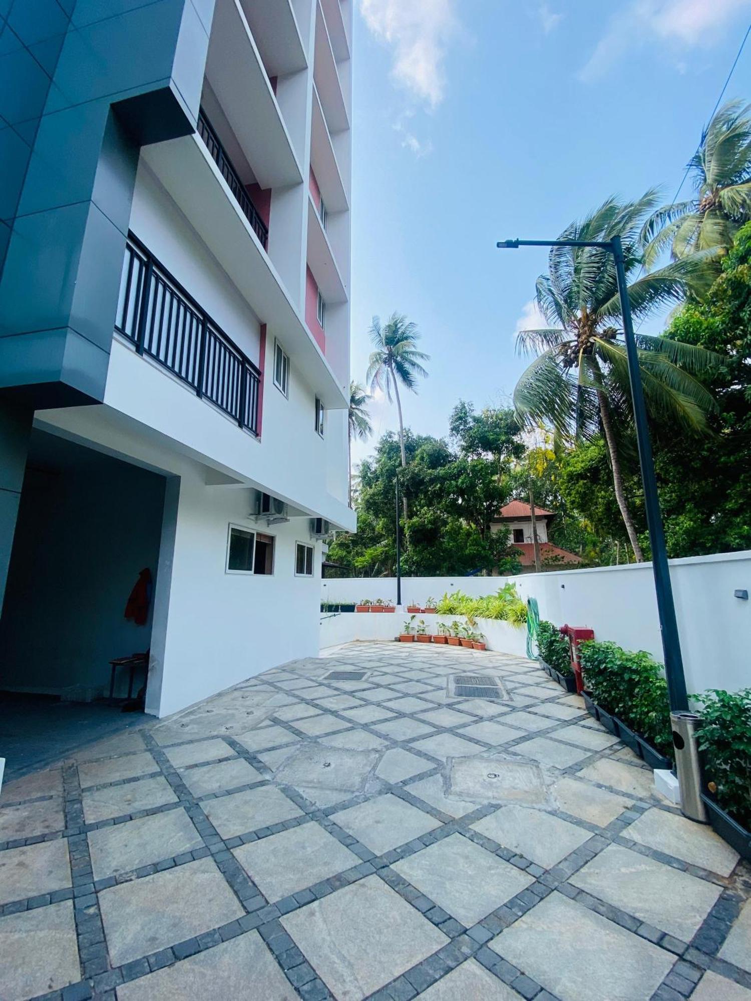 The Habitat Suites Guruvāyūr Exteriör bild