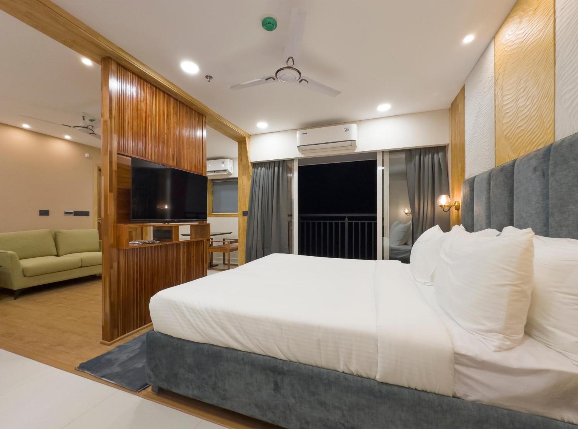 The Habitat Suites Guruvāyūr Exteriör bild