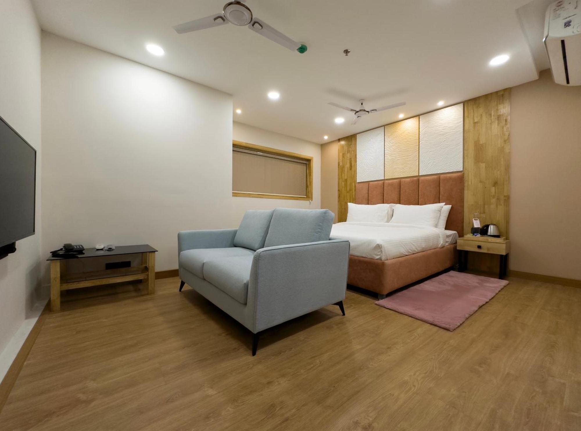 The Habitat Suites Guruvāyūr Exteriör bild