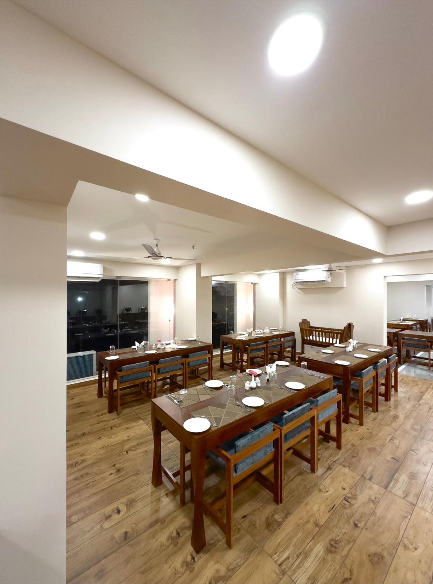 The Habitat Suites Guruvāyūr Exteriör bild