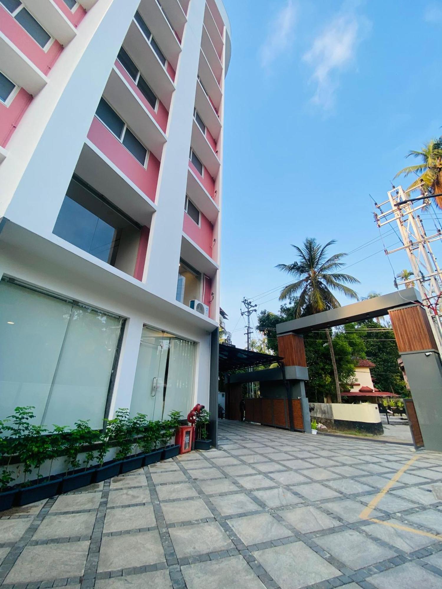 The Habitat Suites Guruvāyūr Exteriör bild