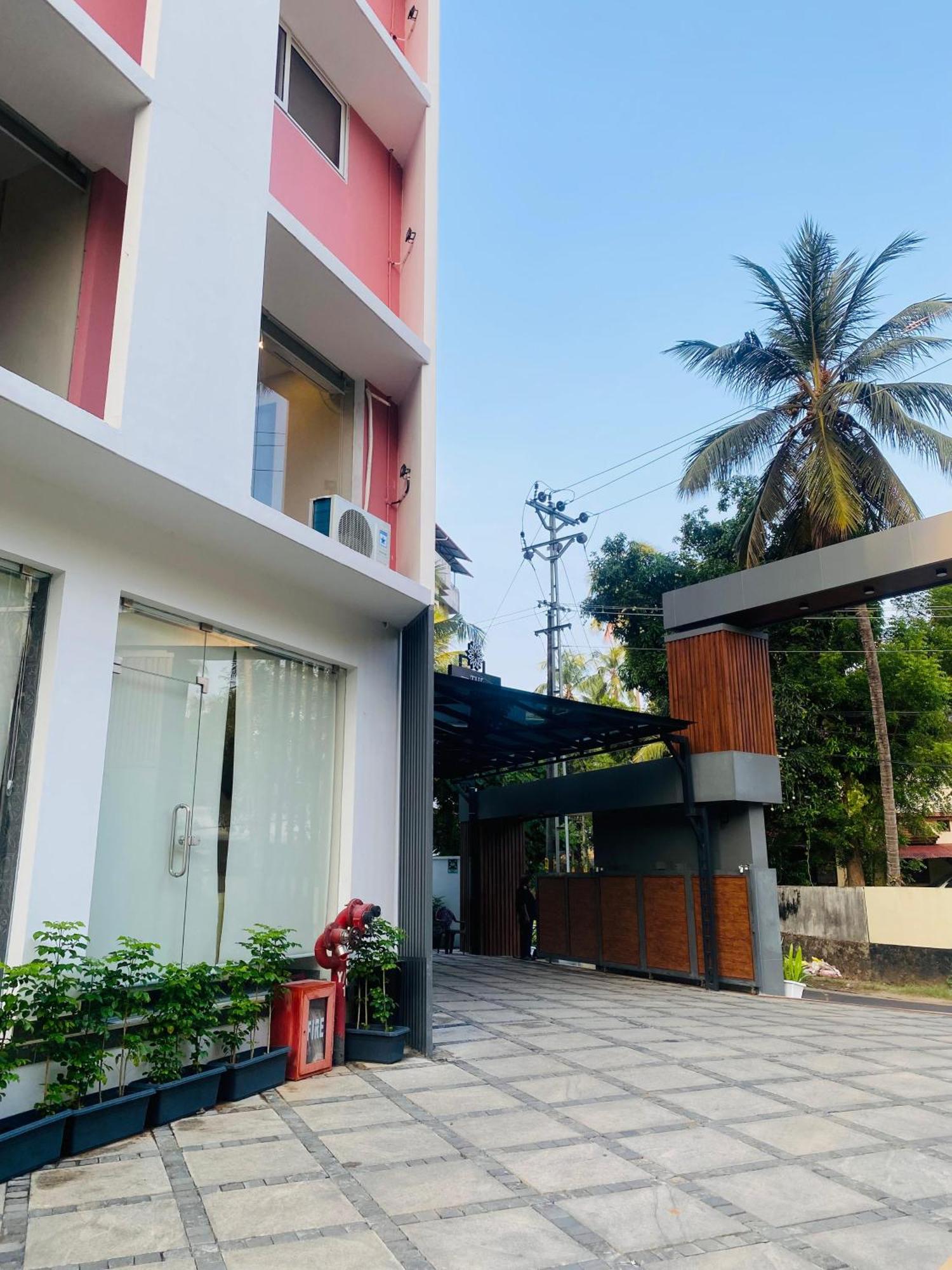 The Habitat Suites Guruvāyūr Exteriör bild