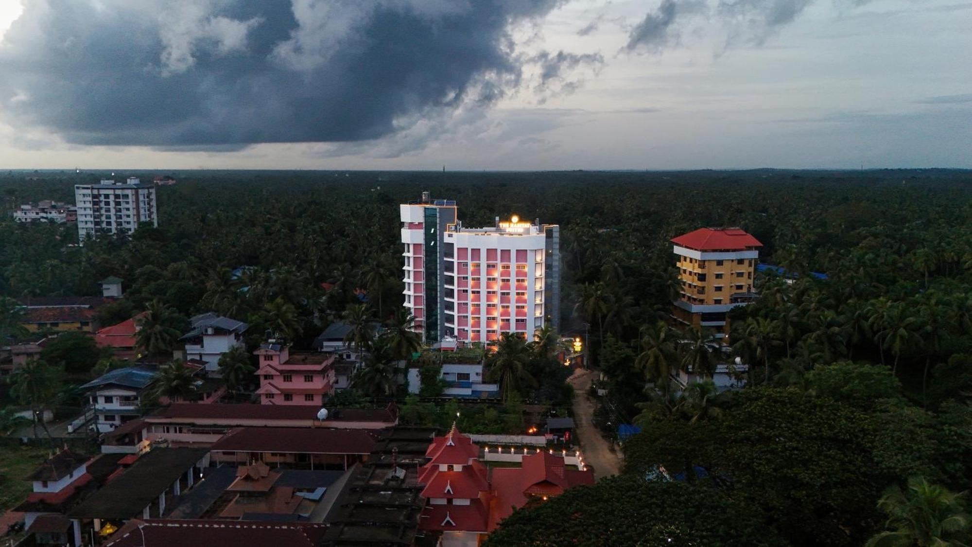 The Habitat Suites Guruvāyūr Exteriör bild